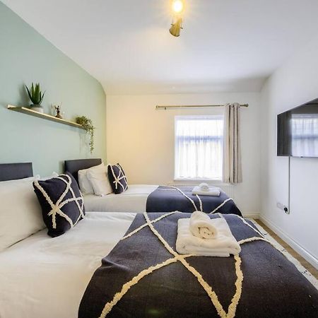 Low Rate For A 4-Bedroom House In Coventry With Free Unlimited Wi-Fi 2 Car Parking 53 Qmc מראה חיצוני תמונה