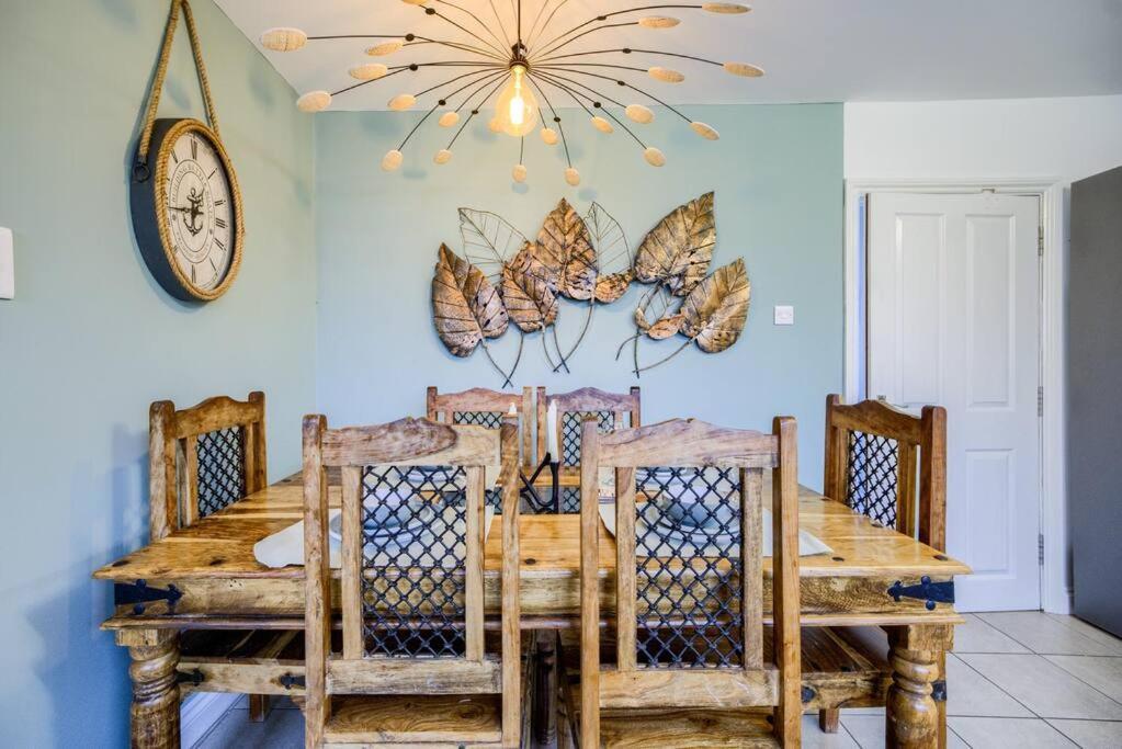 Low Rate For A 4-Bedroom House In Coventry With Free Unlimited Wi-Fi 2 Car Parking 53 Qmc מראה חיצוני תמונה