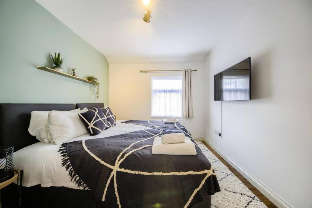 Low Rate For A 4-Bedroom House In Coventry With Free Unlimited Wi-Fi 2 Car Parking 53 Qmc מראה חיצוני תמונה