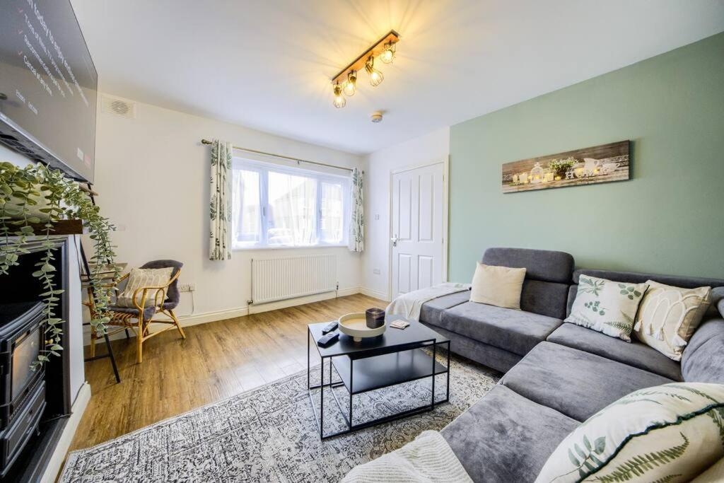 Low Rate For A 4-Bedroom House In Coventry With Free Unlimited Wi-Fi 2 Car Parking 53 Qmc מראה חיצוני תמונה