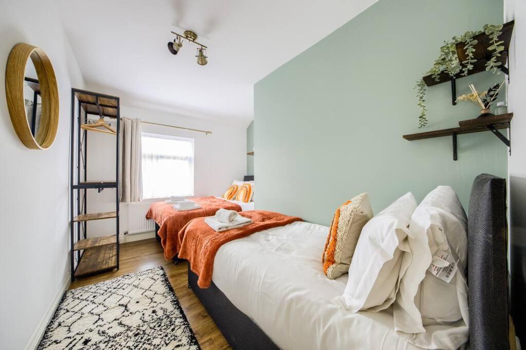 Low Rate For A 4-Bedroom House In Coventry With Free Unlimited Wi-Fi 2 Car Parking 53 Qmc מראה חיצוני תמונה