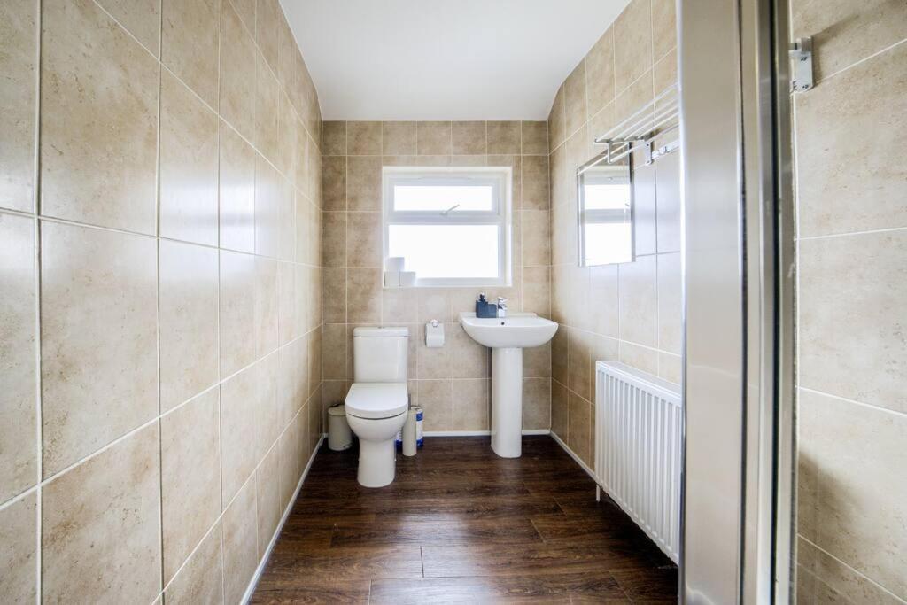Low Rate For A 4-Bedroom House In Coventry With Free Unlimited Wi-Fi 2 Car Parking 53 Qmc מראה חיצוני תמונה